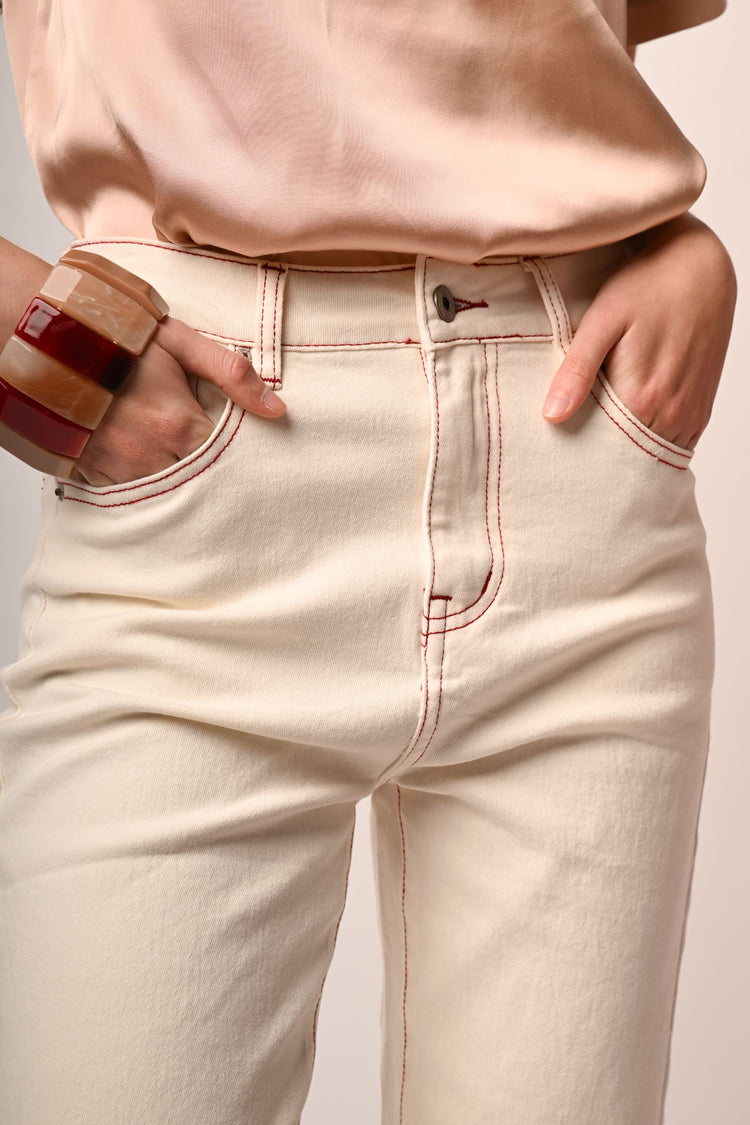 Jeans con impunture a contrasto