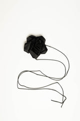 Collana laccio e fiore