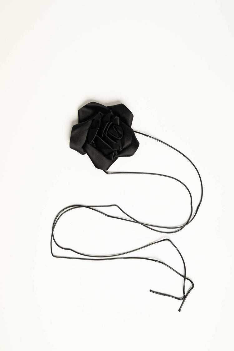 Collana laccio e fiore