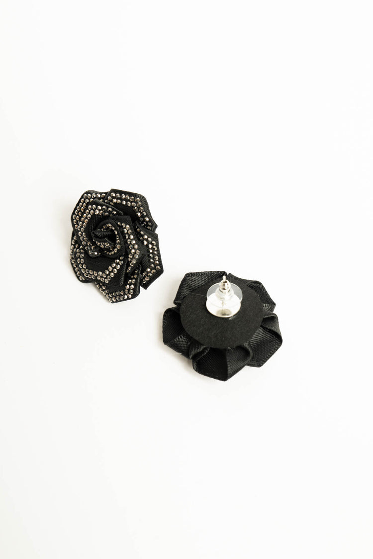 Collana laccio con orecchini fiore