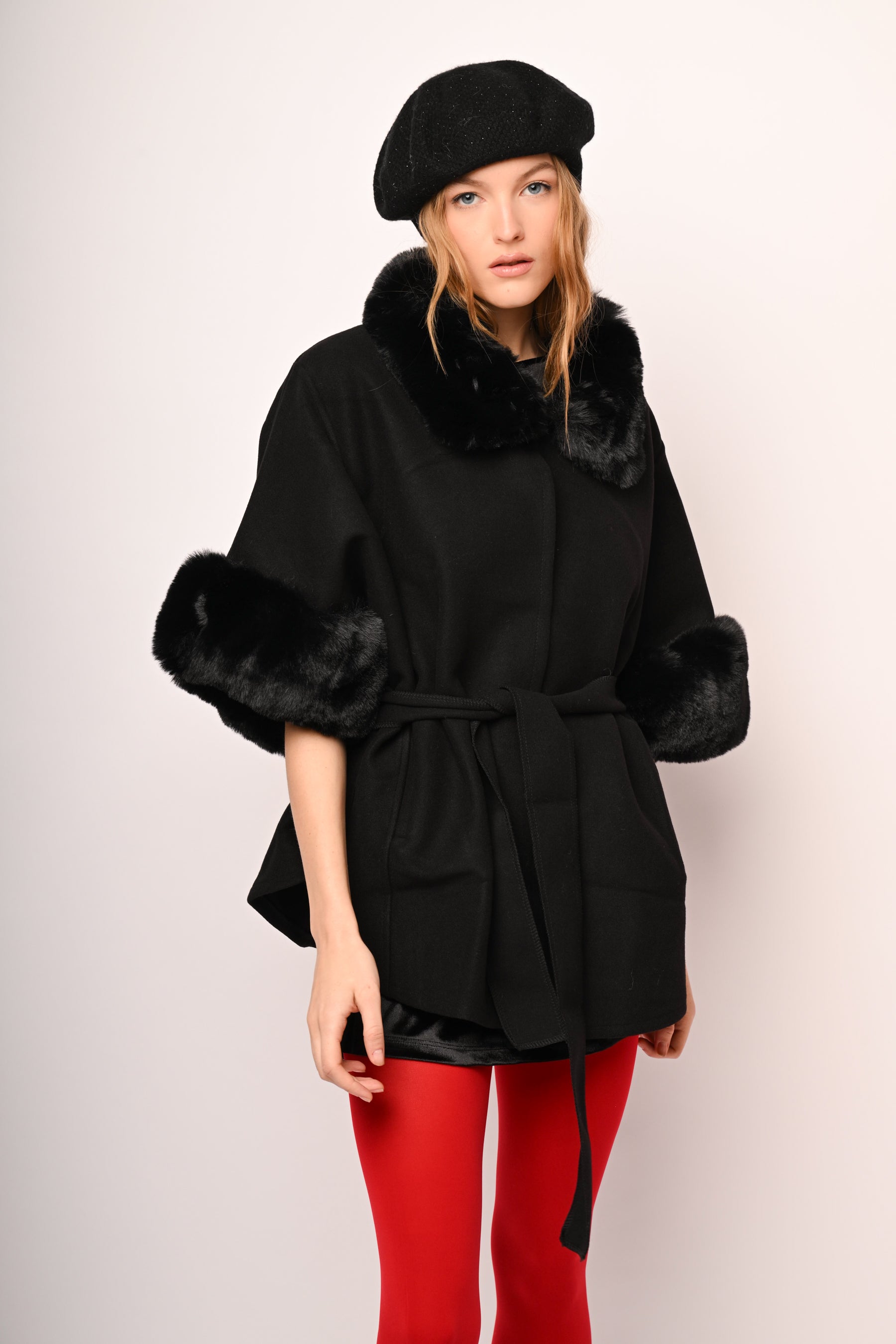 Mantella con similpelliccia