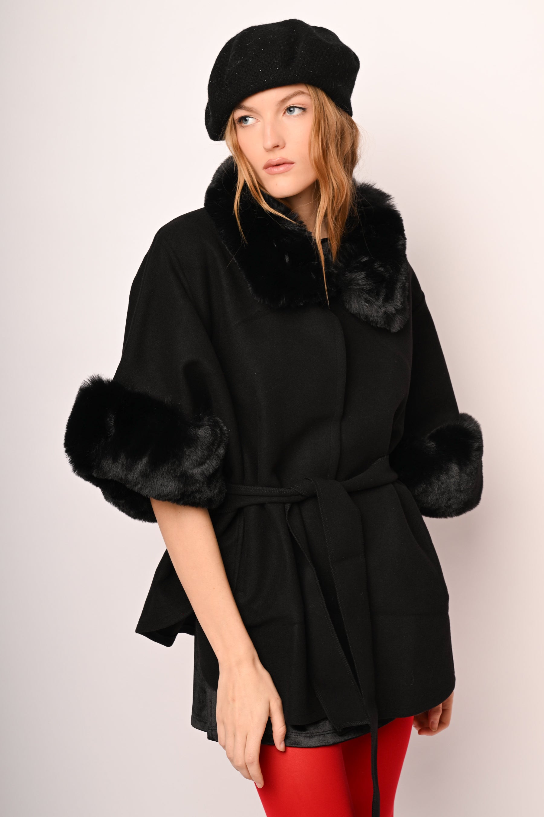 Mantella con similpelliccia