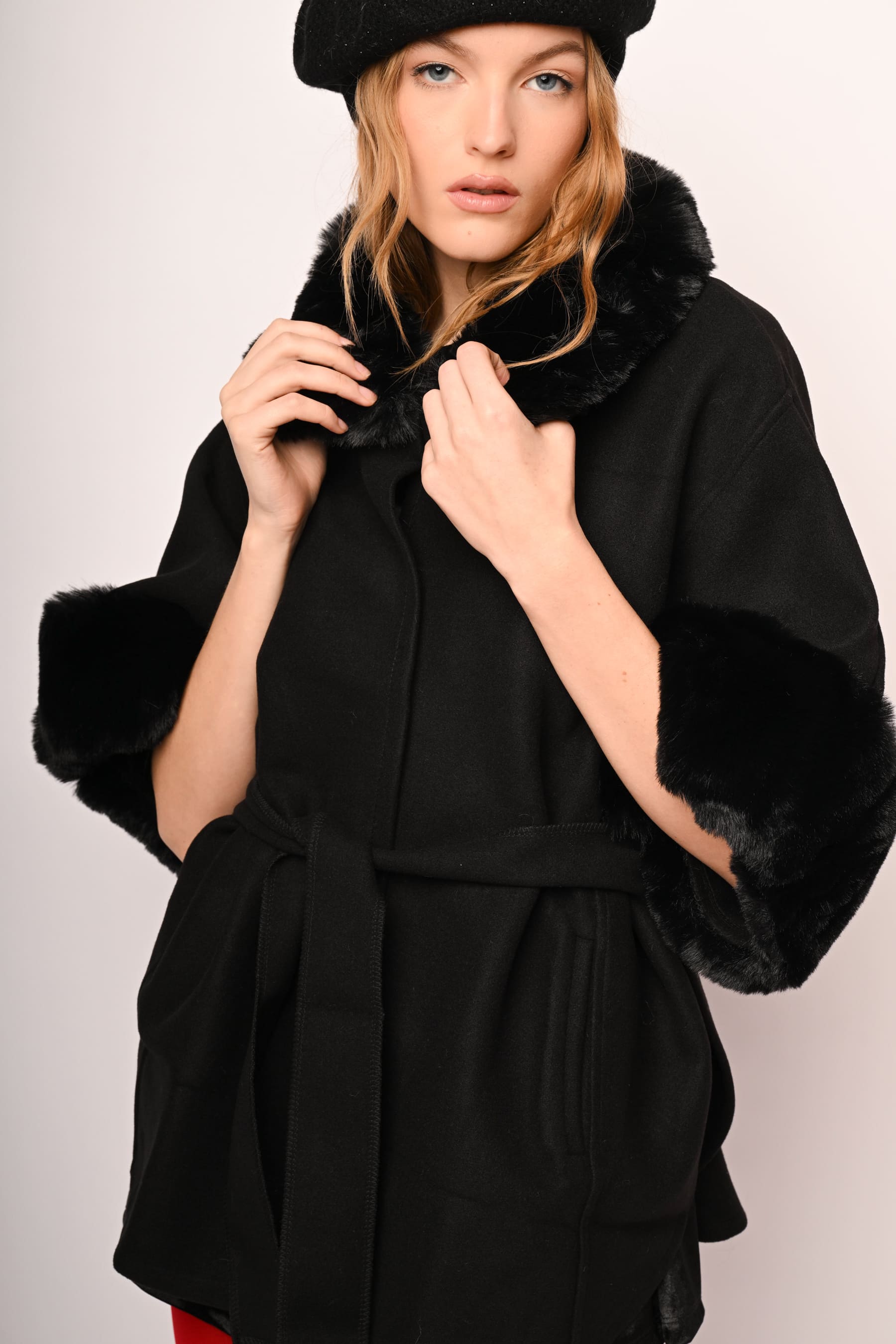 Mantella con similpelliccia