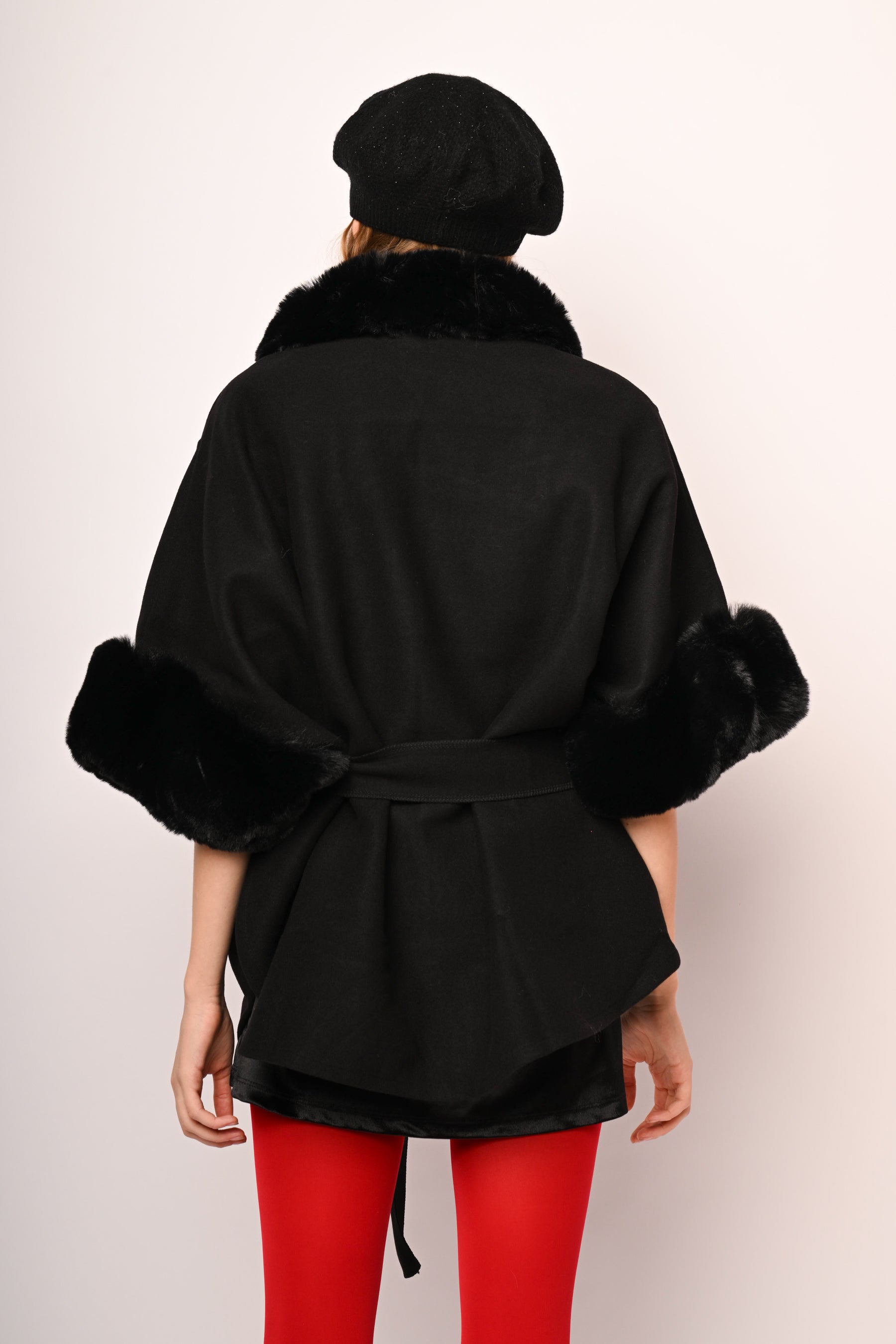 Mantella con similpelliccia