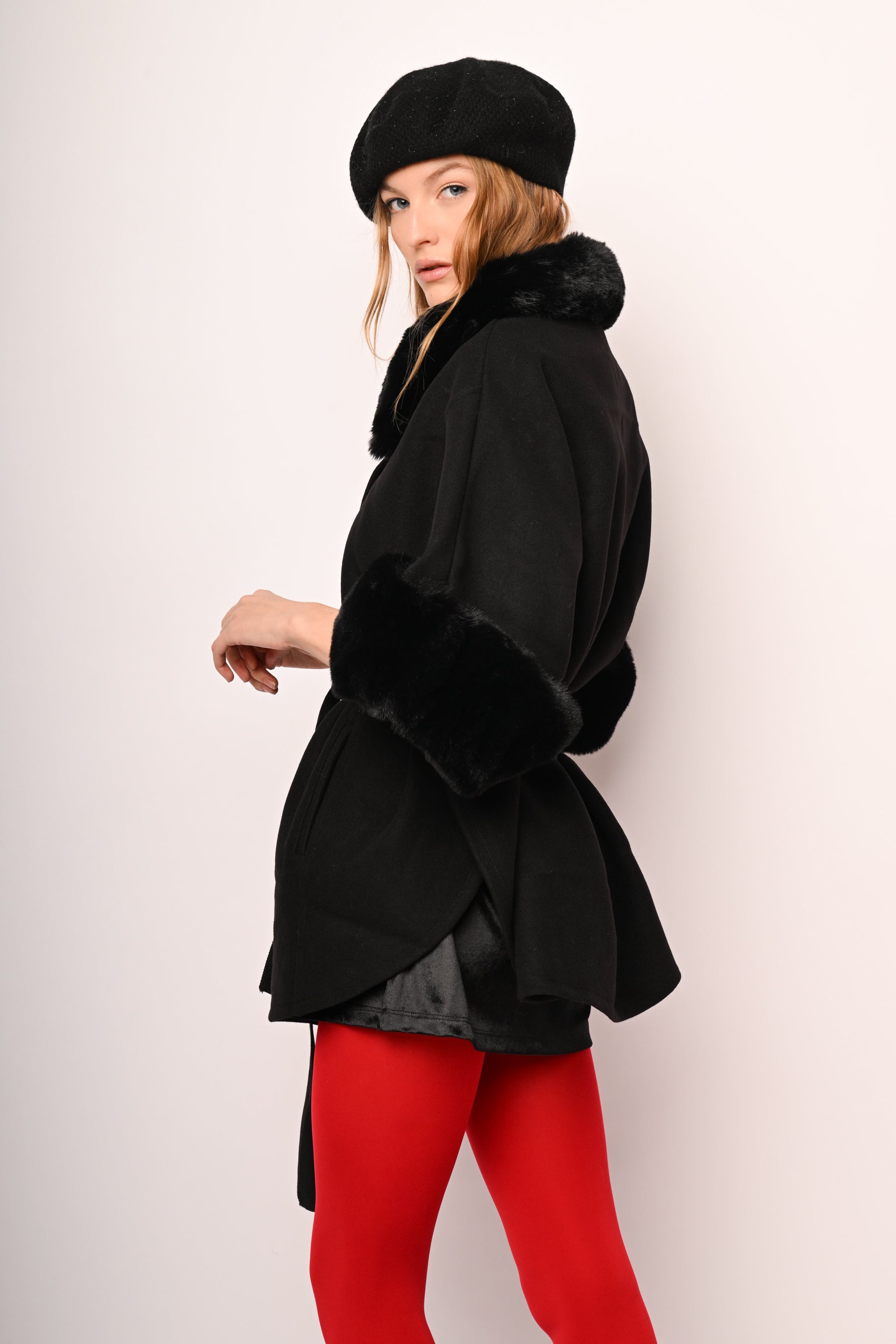 Mantella con similpelliccia