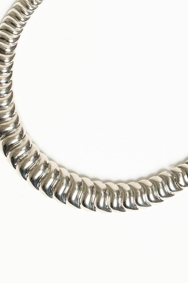 Collana rigida