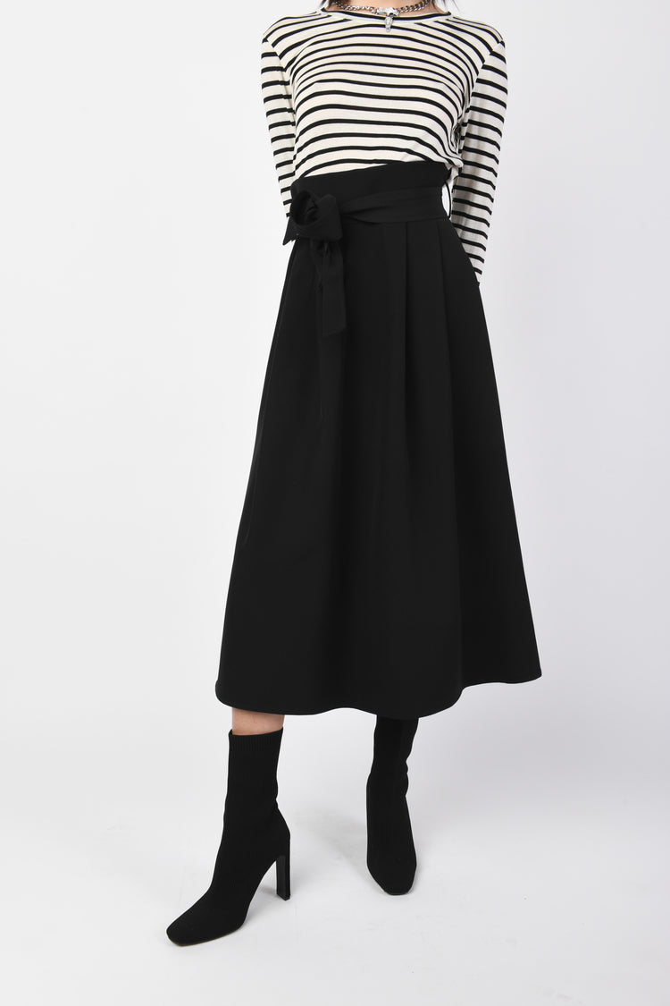 Gonna midi svasata con cintura