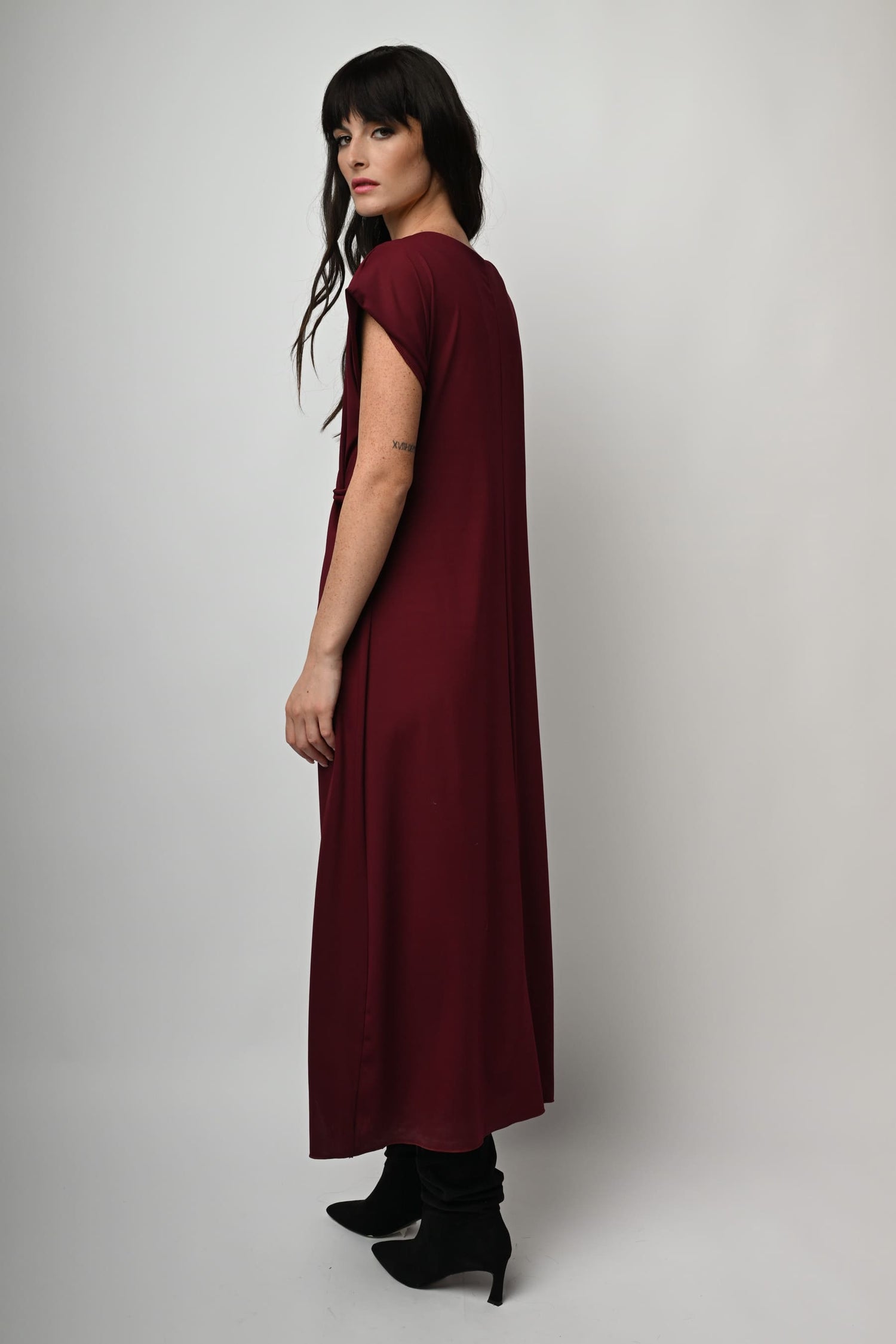 Abito lungo da donna Meimeij in tessuto tecnico con drappeggi - M5ID16 Abito lungo da donna Meimeij in tessuto tecnico con drappeggi - M5ID16