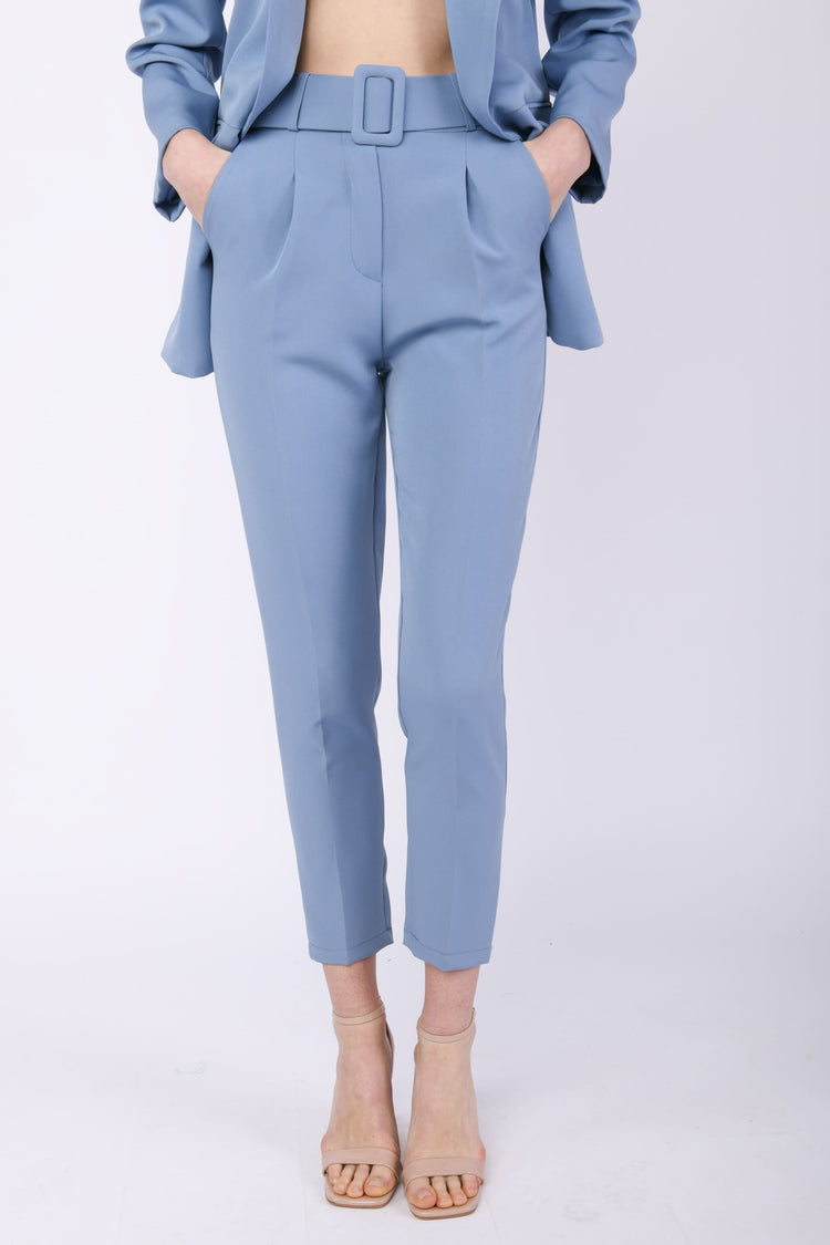 Pantaloni slim con cintura