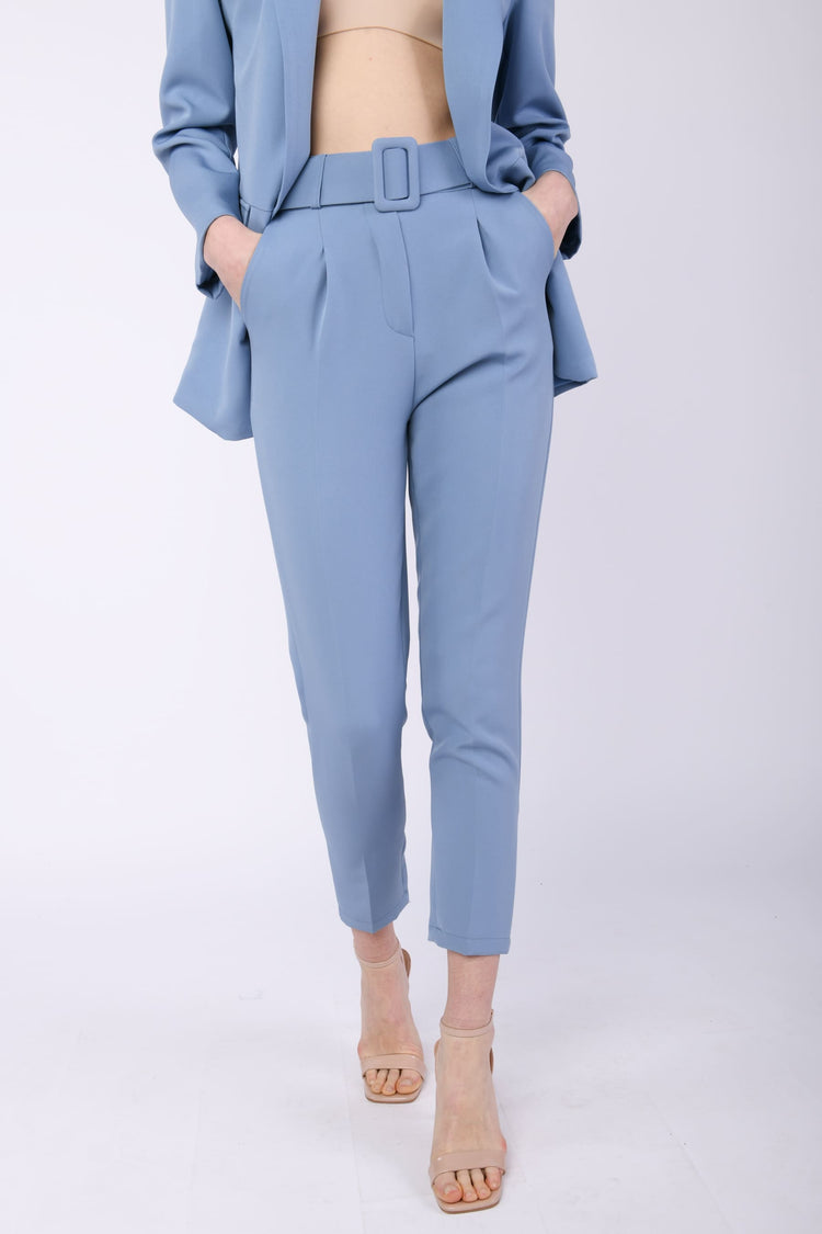 Pantaloni slim con cintura