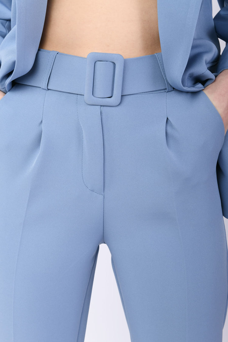 Pantaloni slim con cintura