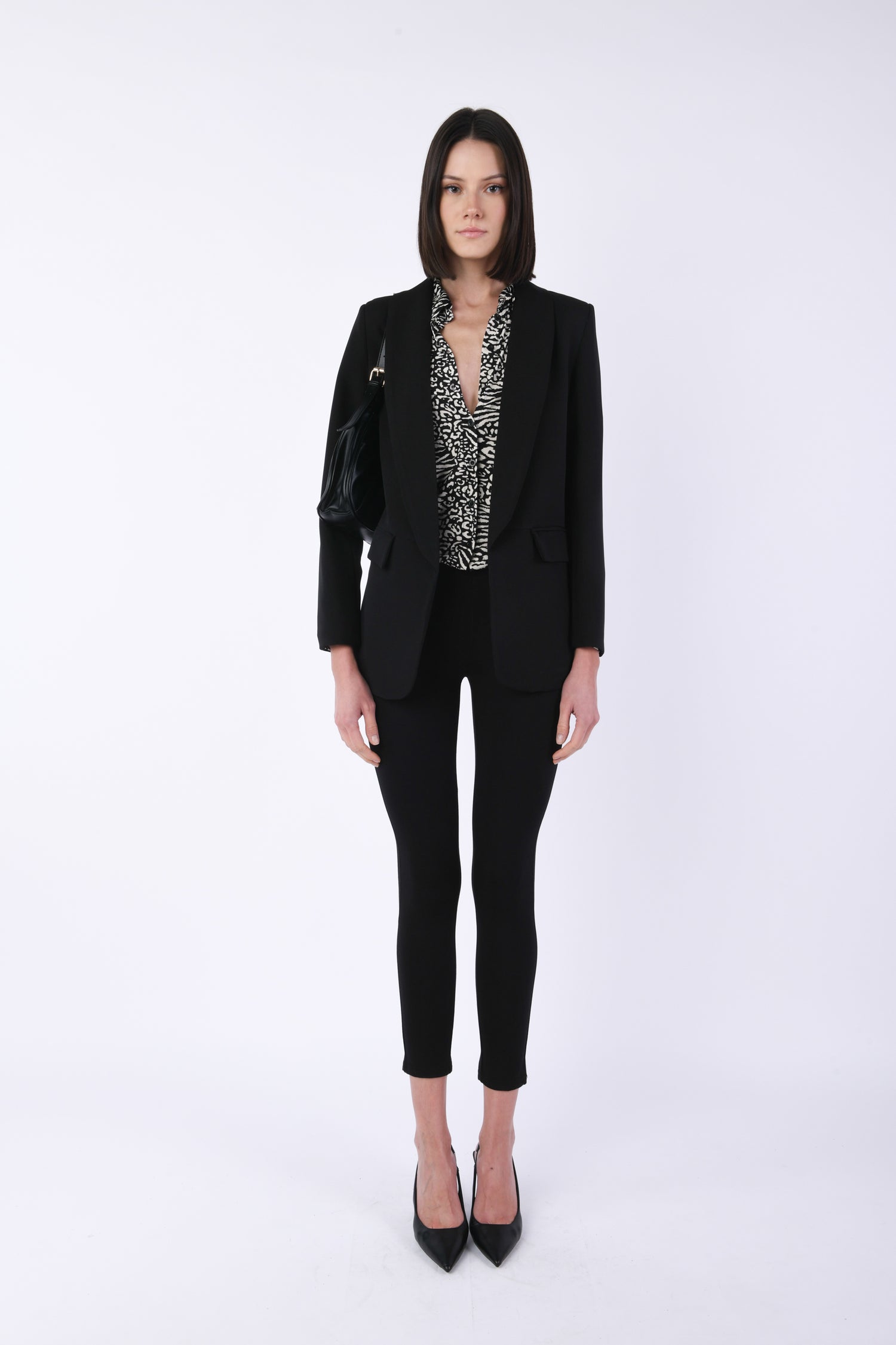 Z2R23204NE-23_1_1_619bd3a5-bbf5-4704-b603-01a46746f2c0