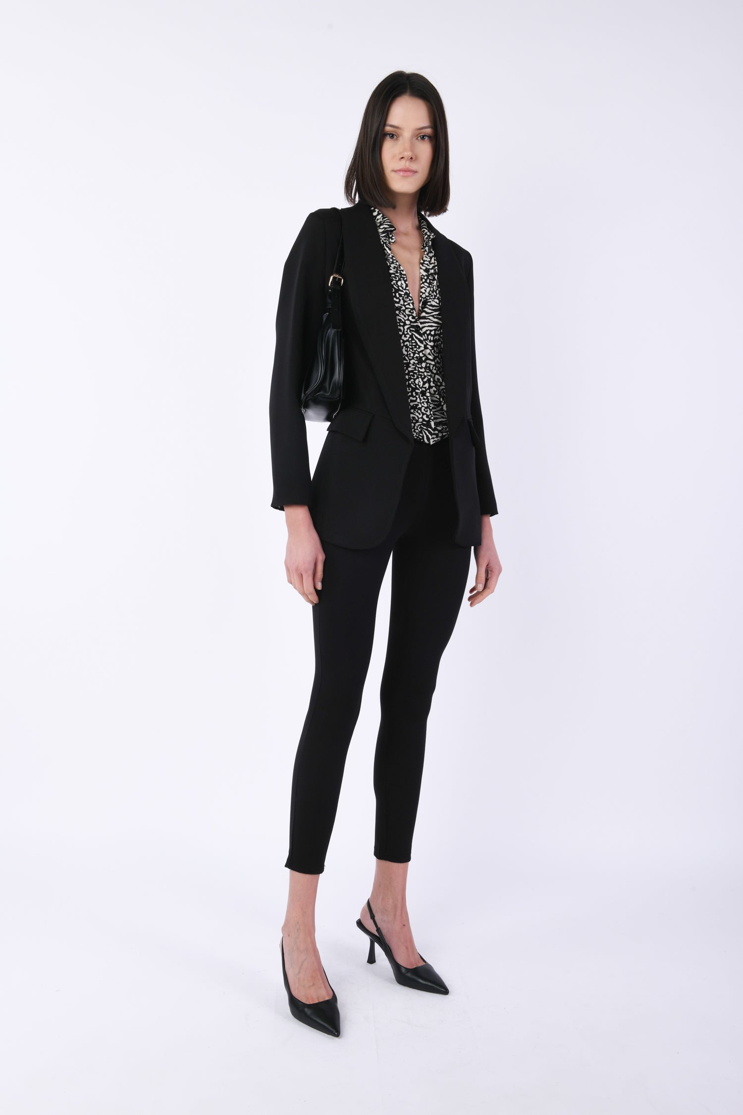 Z2R23204NE-23_2_2_af7dc546-3fcb-43eb-b19e-d41058c05661