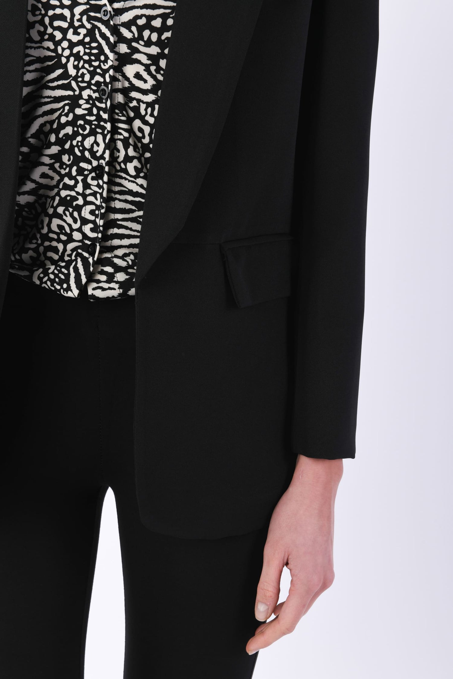 Z2R23204NE-23_4_4_b1c27f56-4dce-4a9e-9aef-8a0df0ba85a1