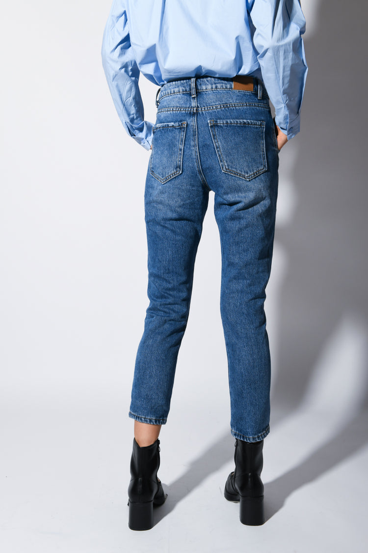 Jeans crop con strappi