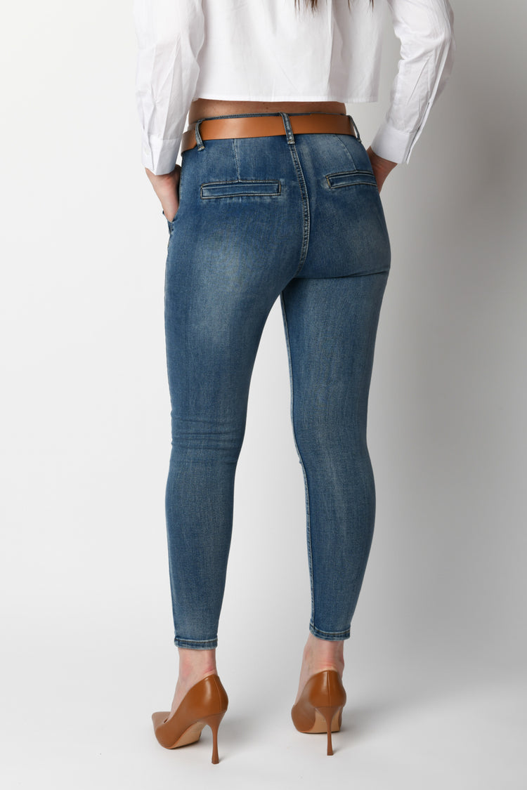 Jeans skinny con cintura