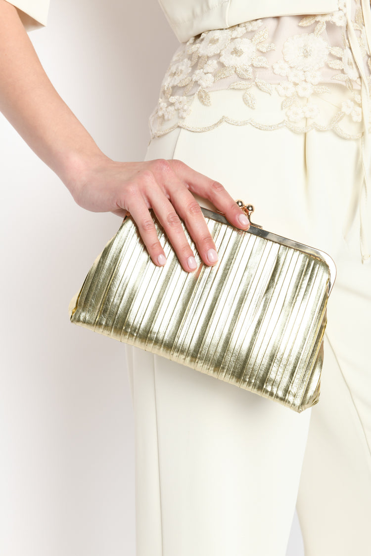 Clutch in similpelle goffrata